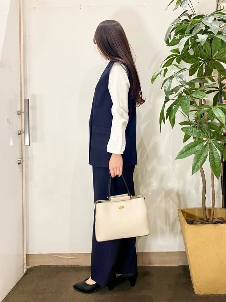 AYUMIさんの「SHOO･LA･RUE｜【セットアップ可/S-LL/洗濯機可】サッと羽織ってこなれ見え ダブルブレストジレ」を使ったコーディネート