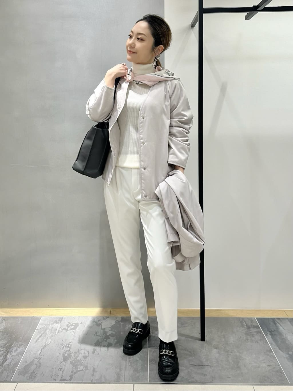 MAIさんの「INDIVI｜【撥水／UVケア／2WAY】超軽量ライナー付ライトトレンチコート」を使ったコーディネート