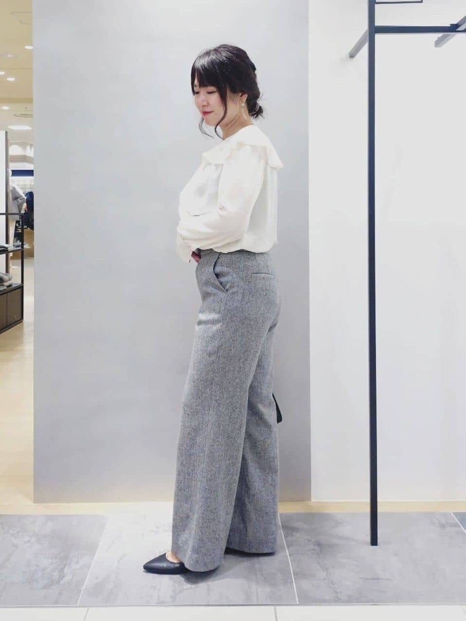 TOMOMIさんの「INDIVI｜【合皮／ミドルサイズ】春カラーフォルムバッグ」を使ったコーディネート