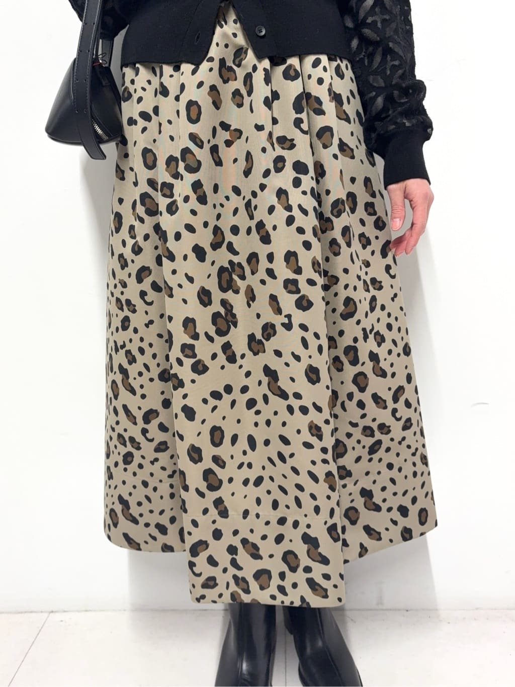 Nishijimaさんの「DRESSTERIOR｜【インナー使いに最適/しっとり暖かな吸湿発熱素材】タートルネックプルオーバー」を使ったコーディネート
