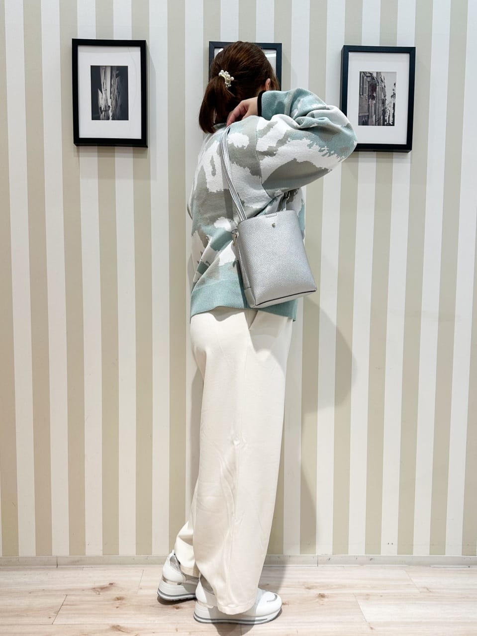 みさぼうさんの「SHOO･LA･RUE｜【洗濯機可/S-LL】1枚で華やかに ラメ入りニュアンス柄ニット」を使ったコーディネート