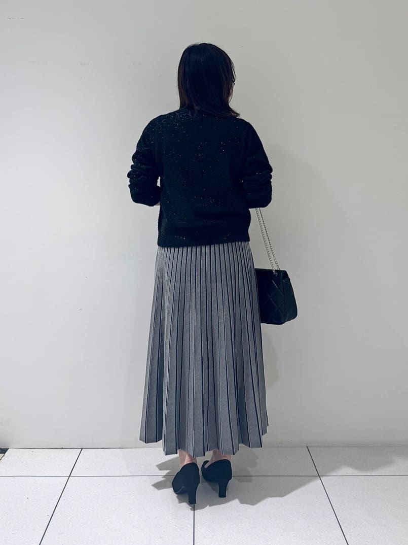 そんさんの「INDIVI｜【洗える】ラメニットカーディガン」を使ったコーディネート