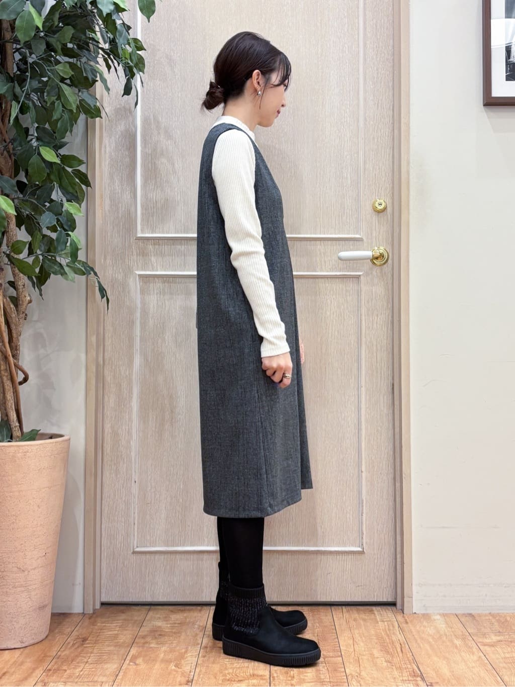 なみさんの「SHOO･LA･RUE｜【2点セット/洗濯機可】時短でコーデが決まる ジャンドレ+リブインナー」を使ったコーディネート