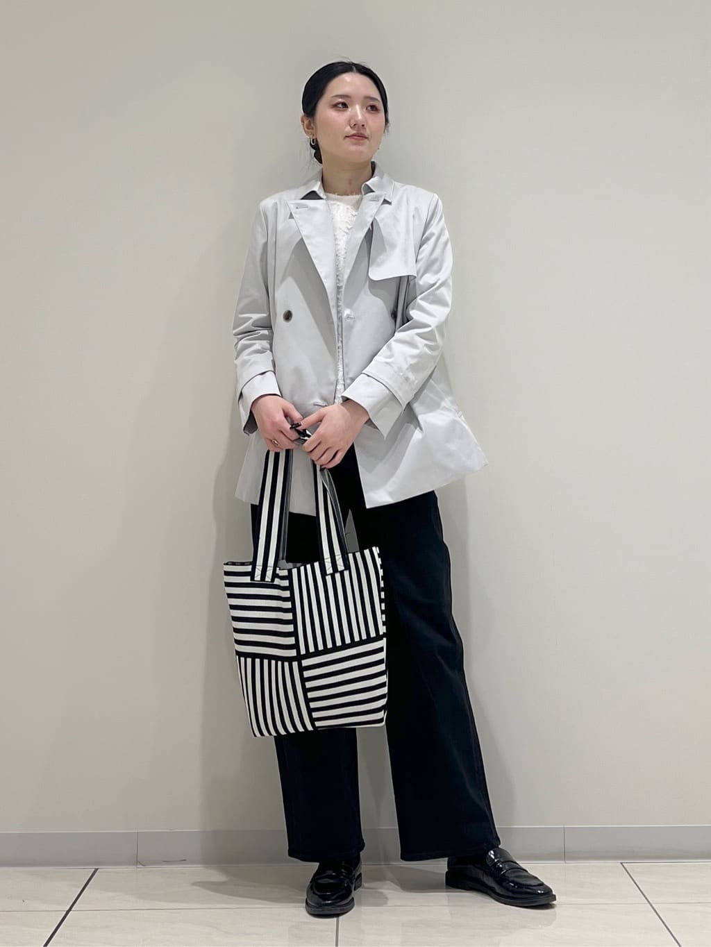 T.Kさんの「INDIVI｜【褒められデニム】ワイドストレート デニムパンツ」を使ったコーディネート