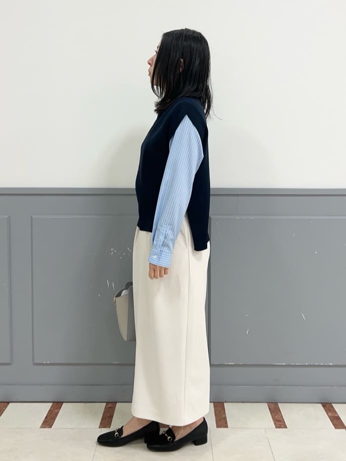 yuuさんの「grove｜【2点SET】一枚でコーデが決まる！ニットベスト&times;シャツSET」を使ったコーディネート