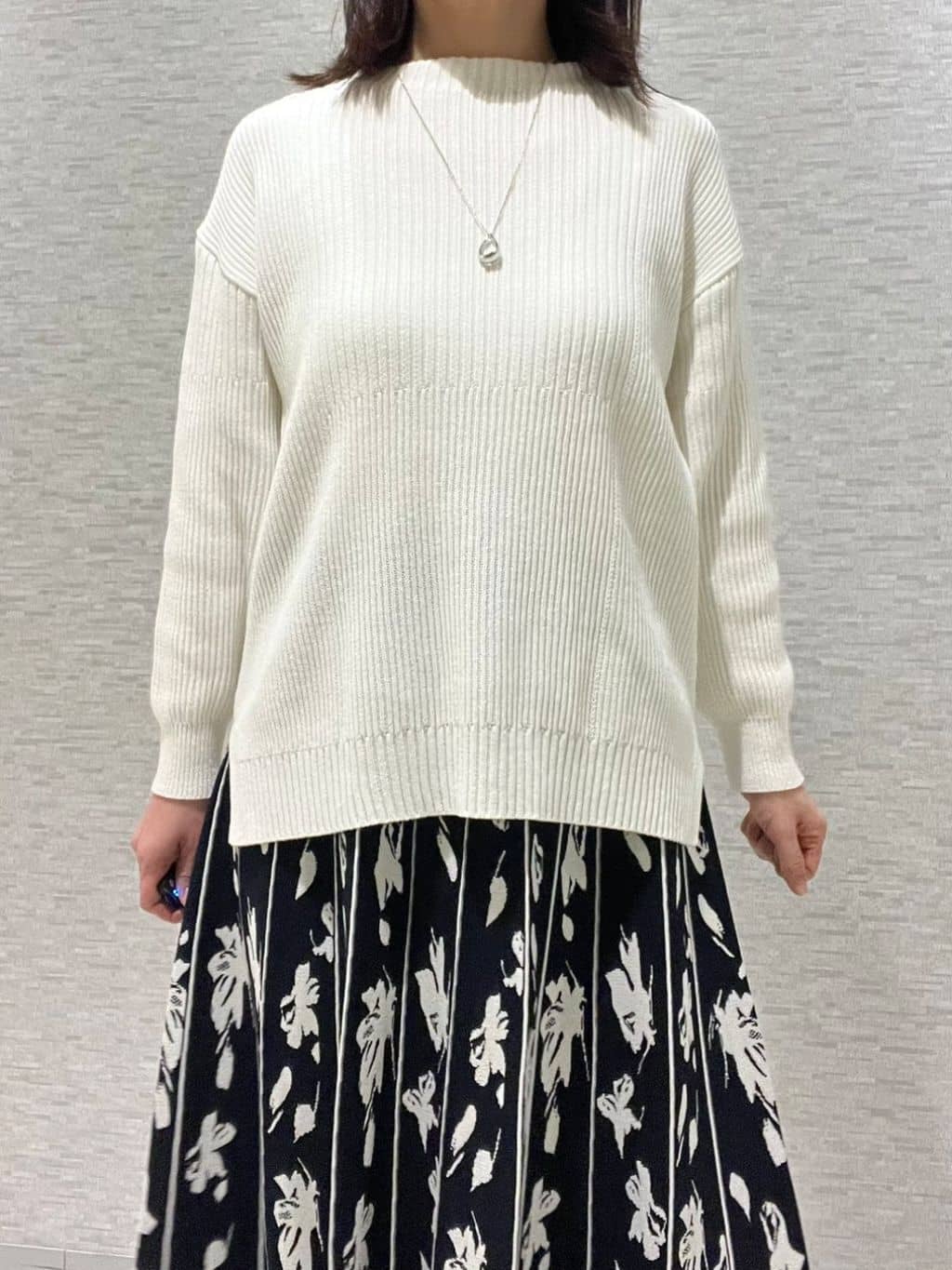 marikoさんの「Reflect｜【腰周りカバー／長め丈】モックネックニットプルオーバー」を使ったコーディネート
