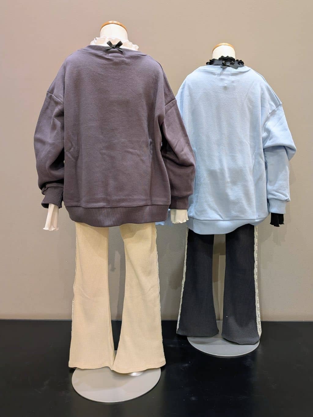 vacheさんの「SHOO･LA･RUE｜【110-140cm/プチセレ】リボンハイネックインナー」を使ったコーディネート