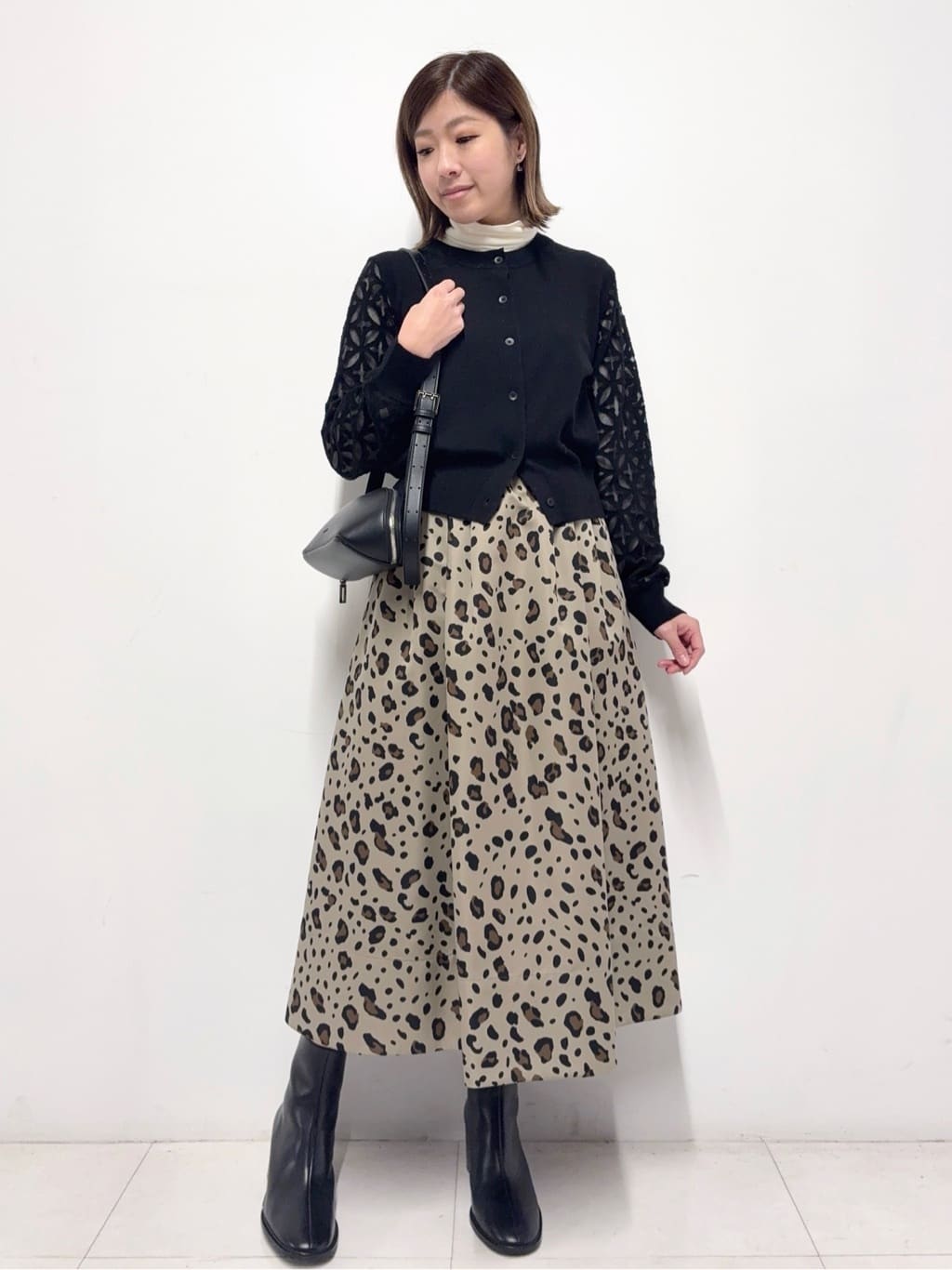 Nishijimaさんの「DRESSTERIOR｜【インナー使いに最適/しっとり暖かな吸湿発熱素材】タートルネックプルオーバー」を使ったコーディネート