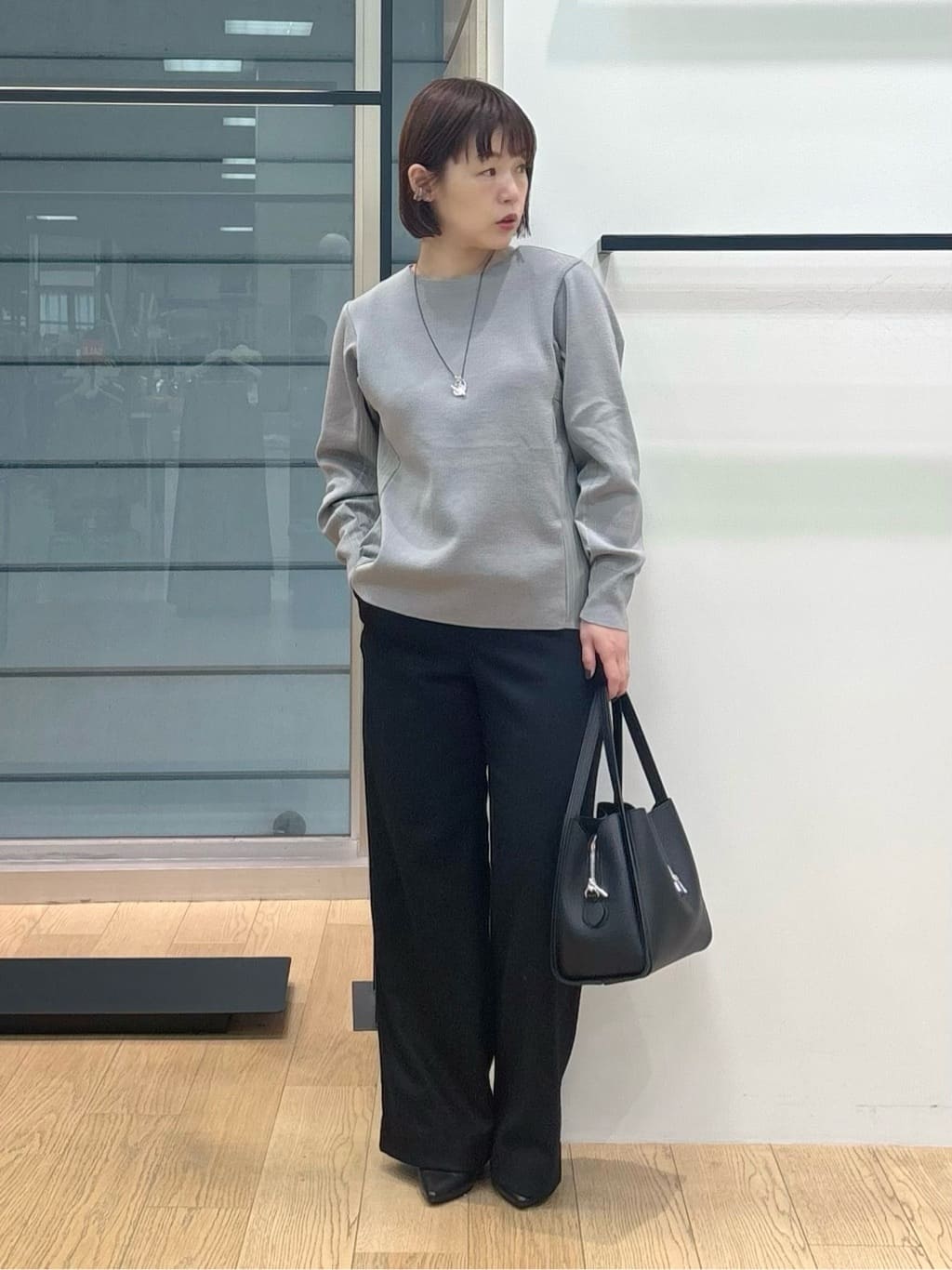 asamiさんの「INDIVI｜【洗える／選べる8色】トーンアップニット」を使ったコーディネート