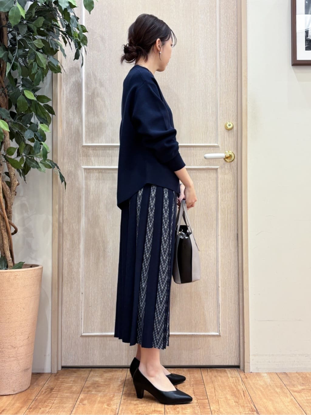 なみさんの「SHOO･LA･RUE｜【洗濯機可/セットアップ可/インせず着られる】もちもち裾ラウンドニット」を使ったコーディネート