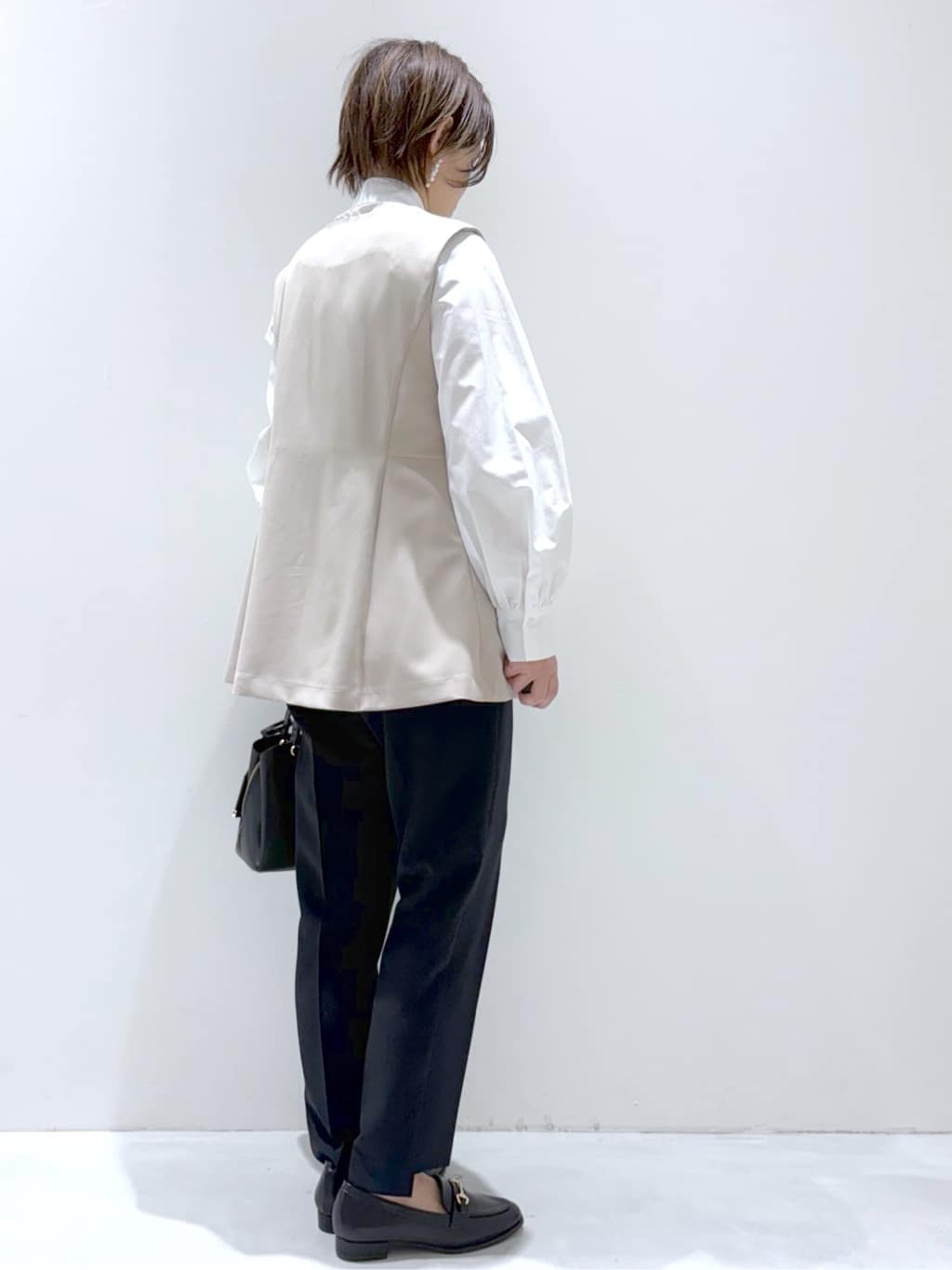 こじさんの「OPAQUE.CLIP｜ペプラムジレ／セットアップ対応可【洗濯機OK】」を使ったコーディネート