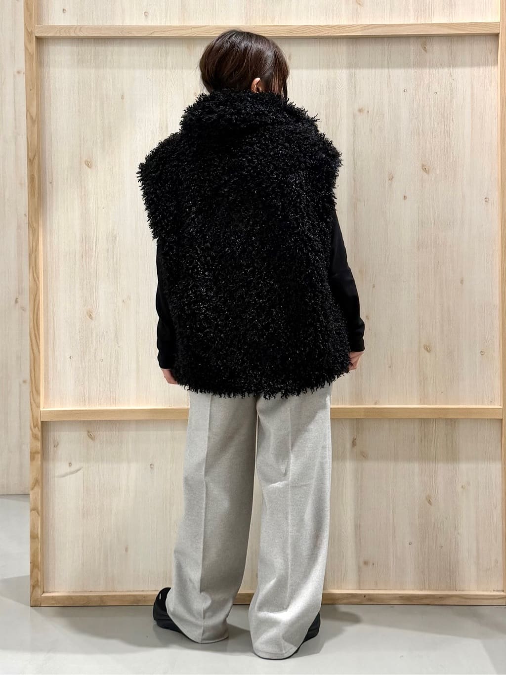 nanaさんの「THE SHOP TK｜プラスするだけでこなれ見え ボアベスト」を使ったコーディネート