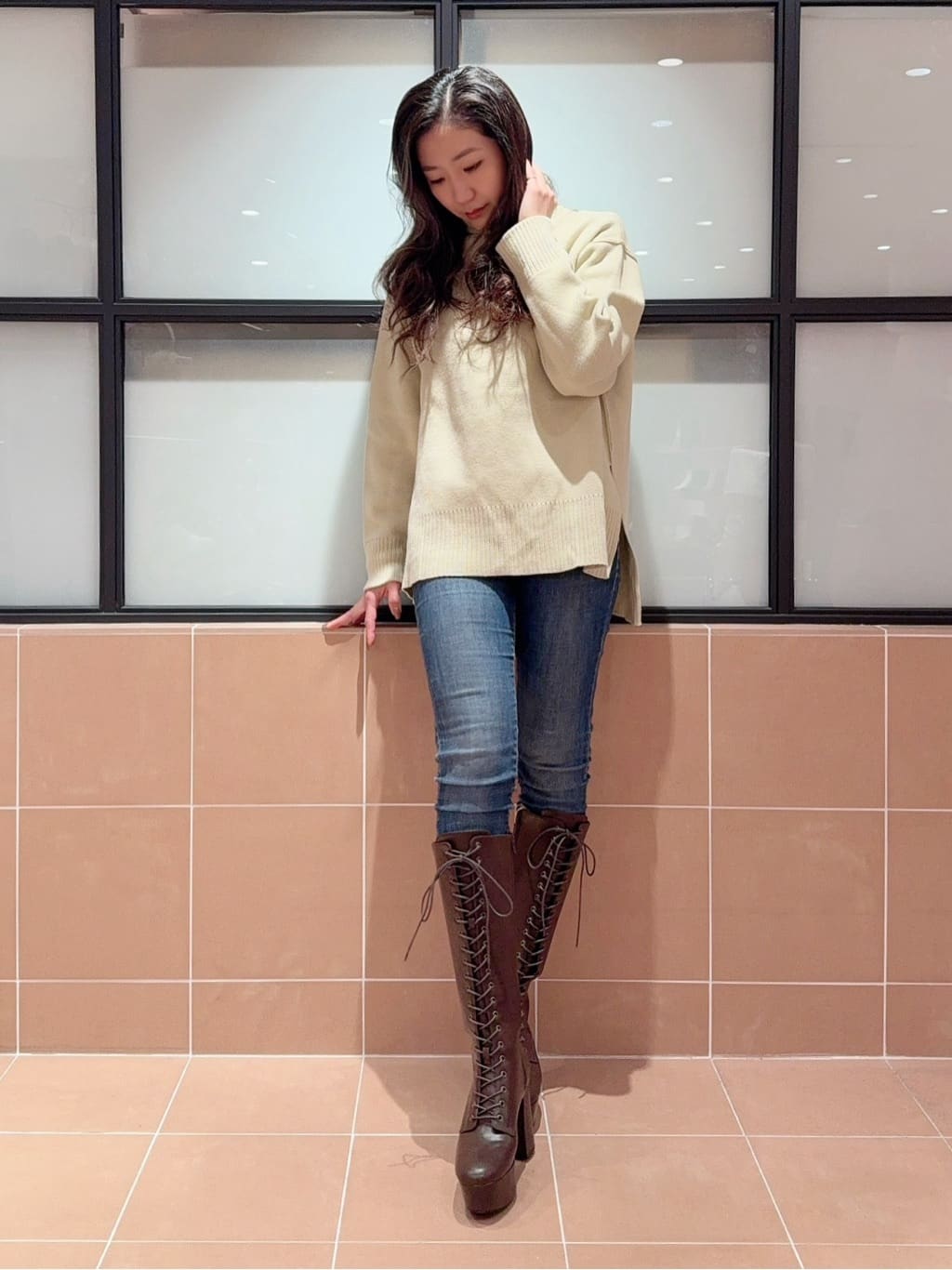 kaoriさんの「ESPERANZA｜【ラク盛り／ロングブーツ】リピーター続出／脚長美脚　レースアップロングブーツ」を使ったコーディネート