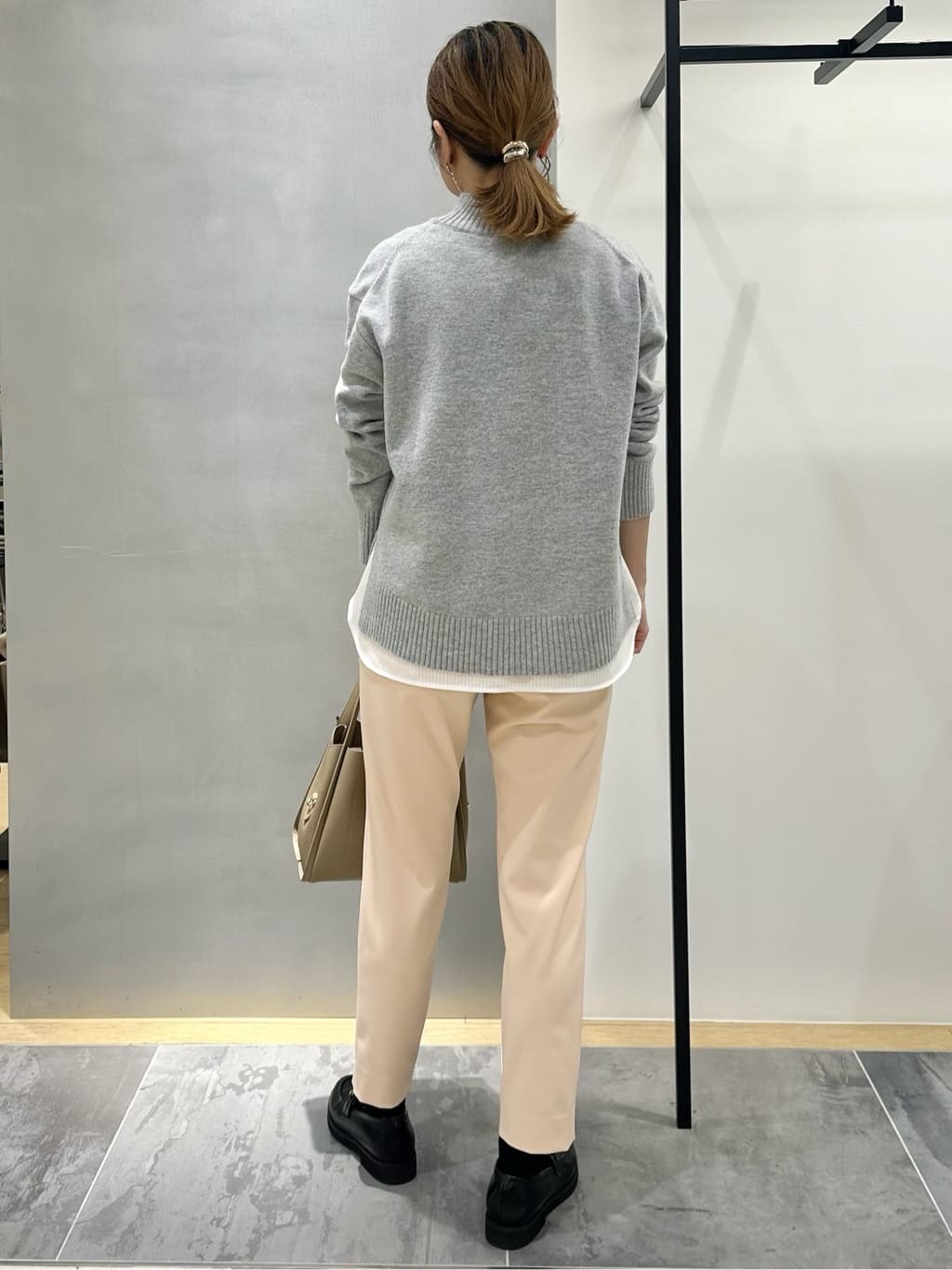 MAIさんの「INDIVI｜【カシミヤ混】ミドルゲージ ハイネックニット」を使ったコーディネート