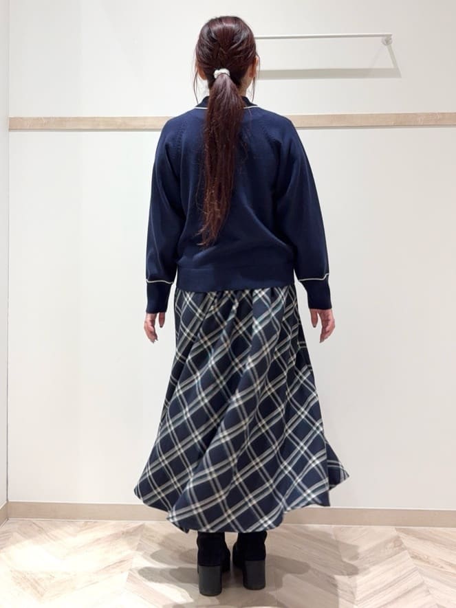 nanaさんの「SHOO･LA･RUE｜【S-LL】立体感が際立つ モールチェックフレアスカート」を使ったコーディネート