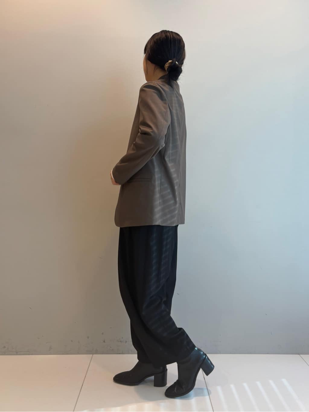 Akutagawaさんの「TAKEO KIKUCHI｜【ON／OFF兼用】CARREMANファブリック ノーカラージャケット」を使ったコーディネート