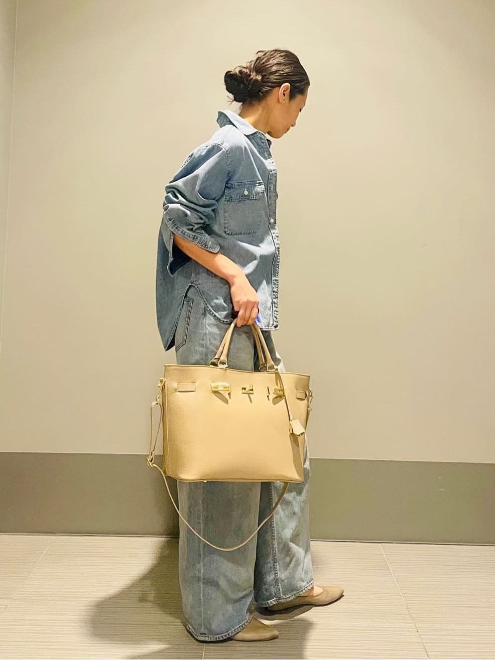 Annさんの「DRESSTERIOR｜センタープレス ワイドストレートデニム」を使ったコーディネート
