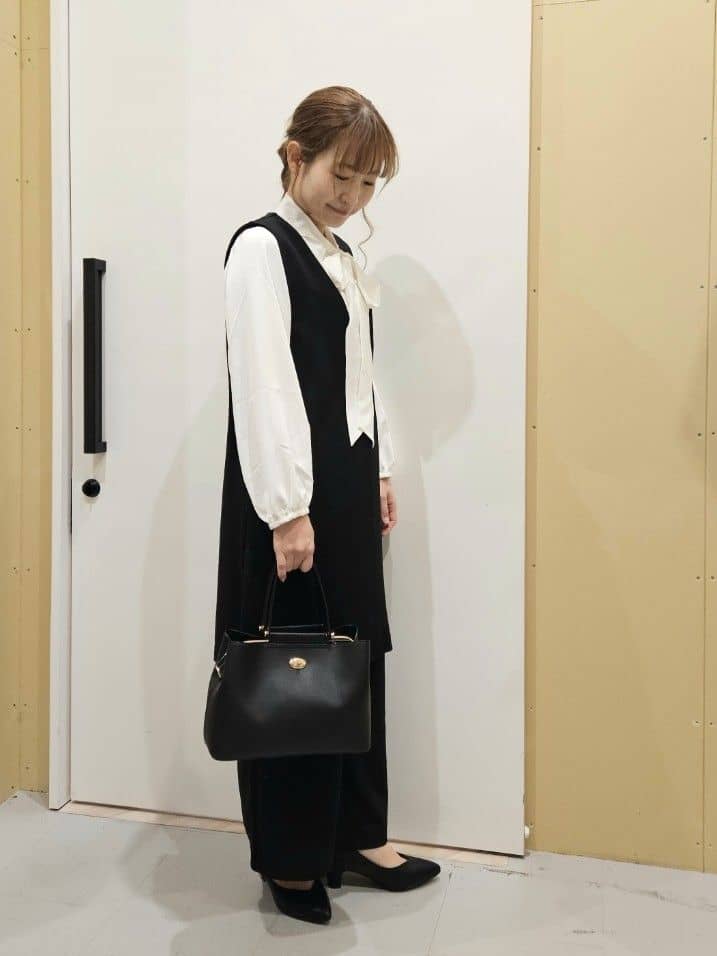 Ikumiさんの「SHOO･LA･RUE｜【洗濯機可/セットアップ可/S-3L】きちんと楽に。カットジョーゼット ロングジレ」を使ったコーディネート