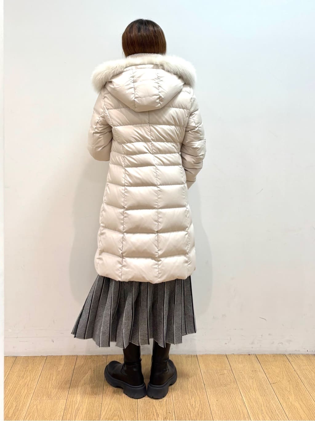 mikkoさんの「INDIVI｜【名品／撥水／抗菌防臭】ロング丈リサイクルダウンコート」を使ったコーディネート