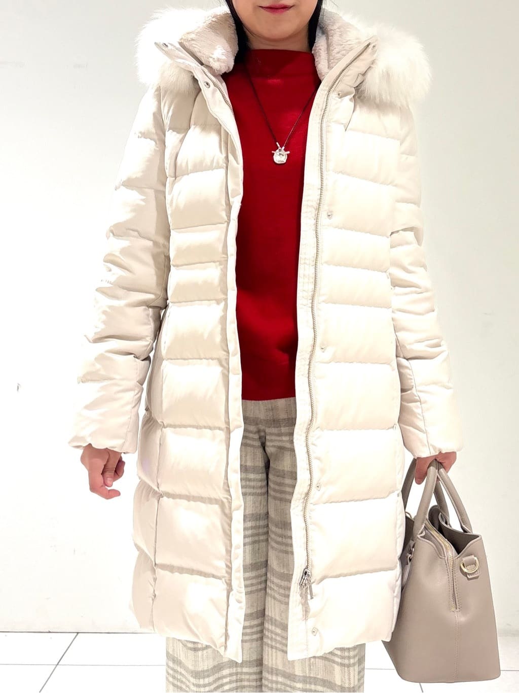 momokoさんの「INDIVI｜【名品／撥水／抗菌防臭】ロング丈リサイクルダウンコート」を使ったコーディネート
