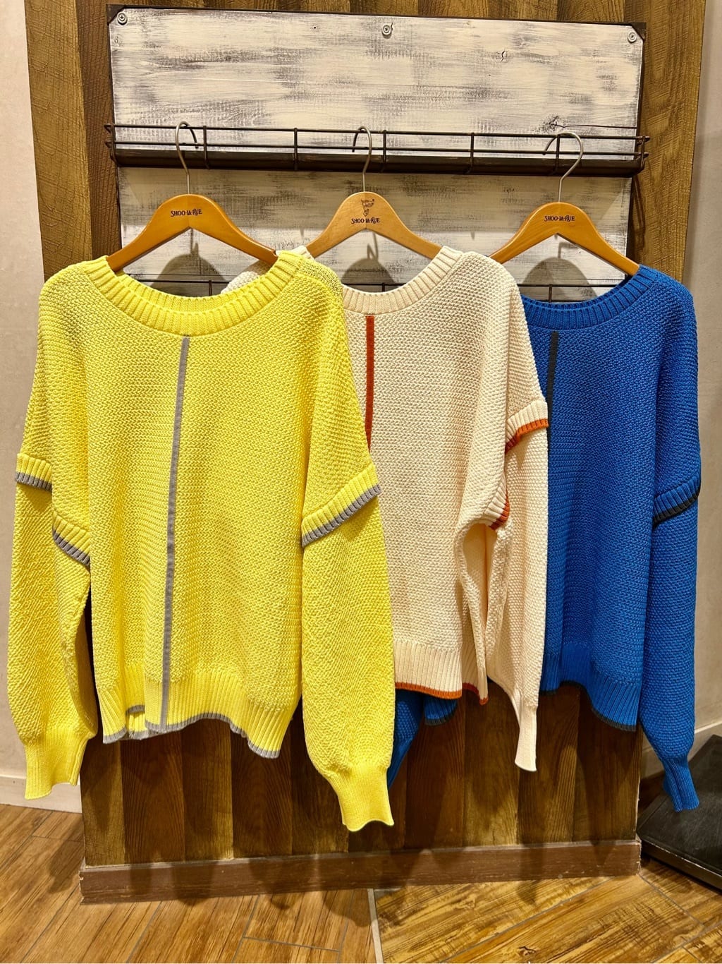 りさんの「SHOO･LA･RUE｜【前後2WAY/S-LL】体型カバーもこなれ見えも叶う　ふんわりお袖の配色パイピングニット」を使ったコーディネート