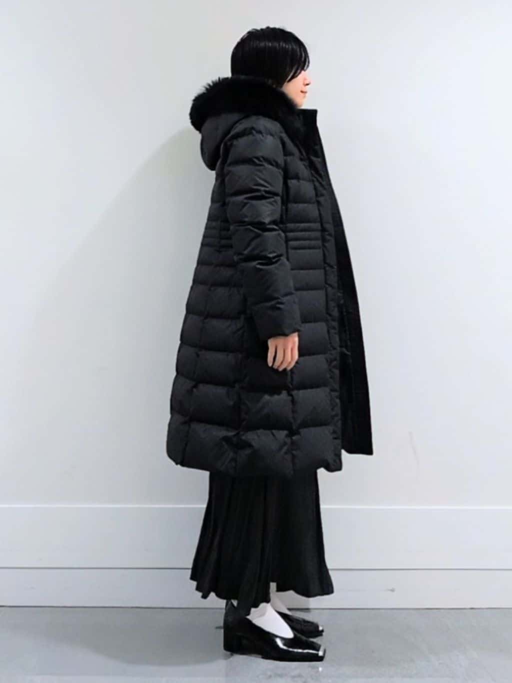 ミズタさんの「UNTITLED｜【はっ水機能/フード取り外し可/防寒】ロングダウンコート」を使ったコーディネート