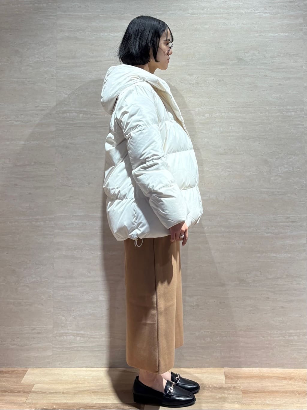 JIMAさんの「OPAQUE.CLIP｜撥水フードミドルダウンコート【防風／抗菌防臭／洗濯機OK】《S～LL》」を使ったコーディネート