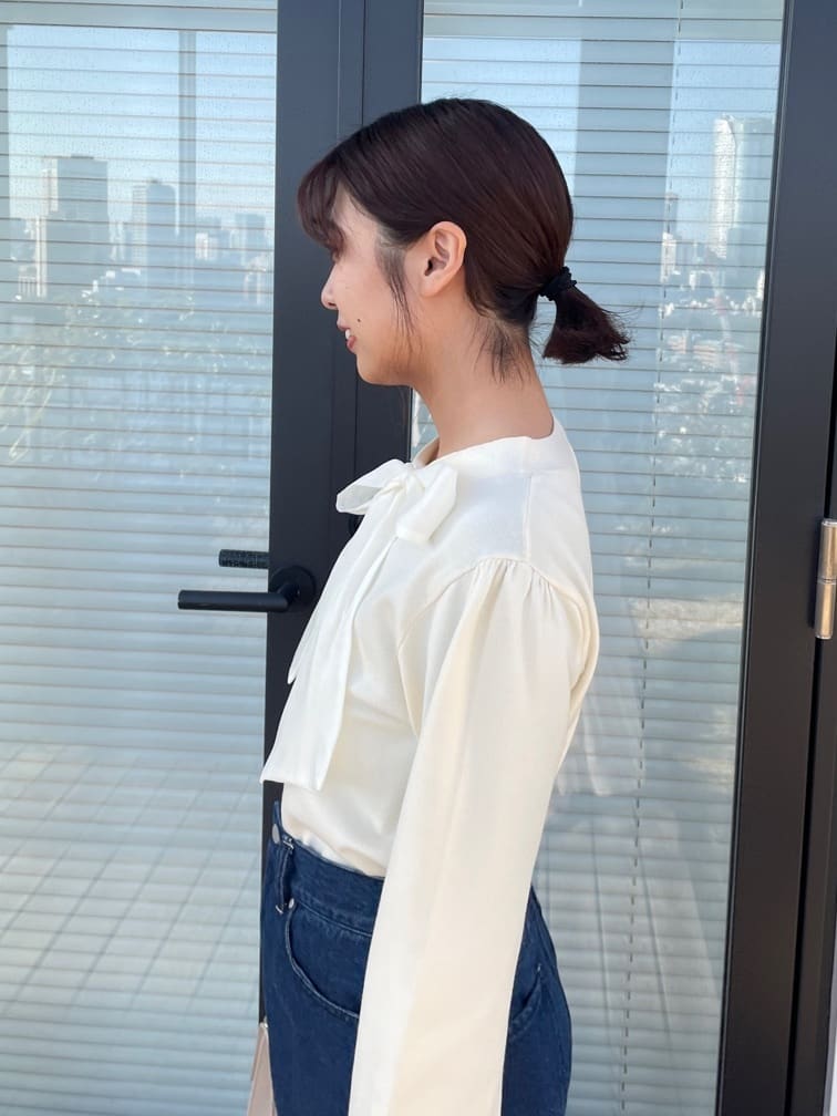 abeさんの「Couture brooch｜【洗える・着映え】オーガンジーリボンタイ ニット」を使ったコーディネート