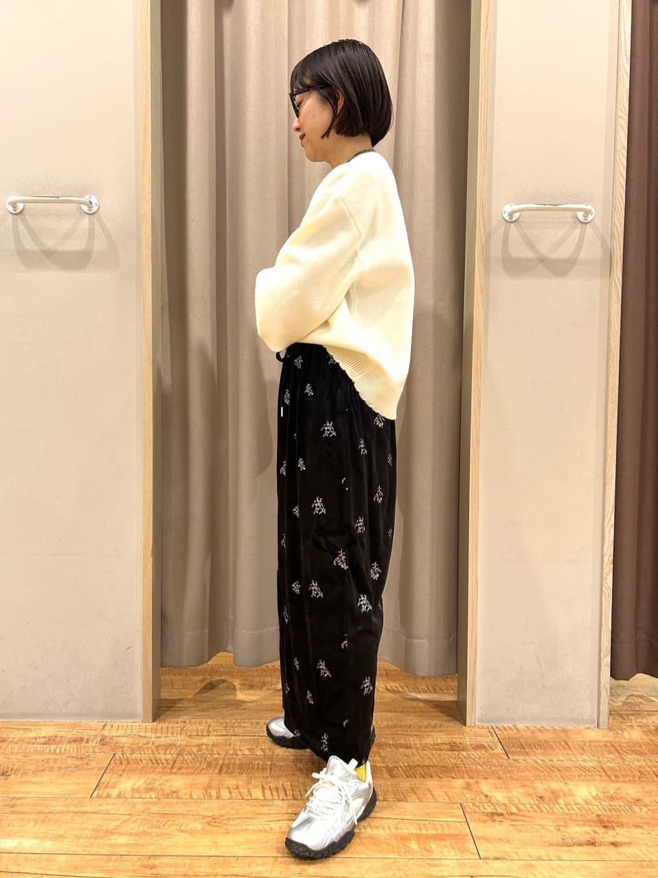 じゅのさんの「SHOO･LA･RUE｜【洗濯機可/S-LL】裾スカラップが差がつく コード刺繍ロゴニット」を使ったコーディネート