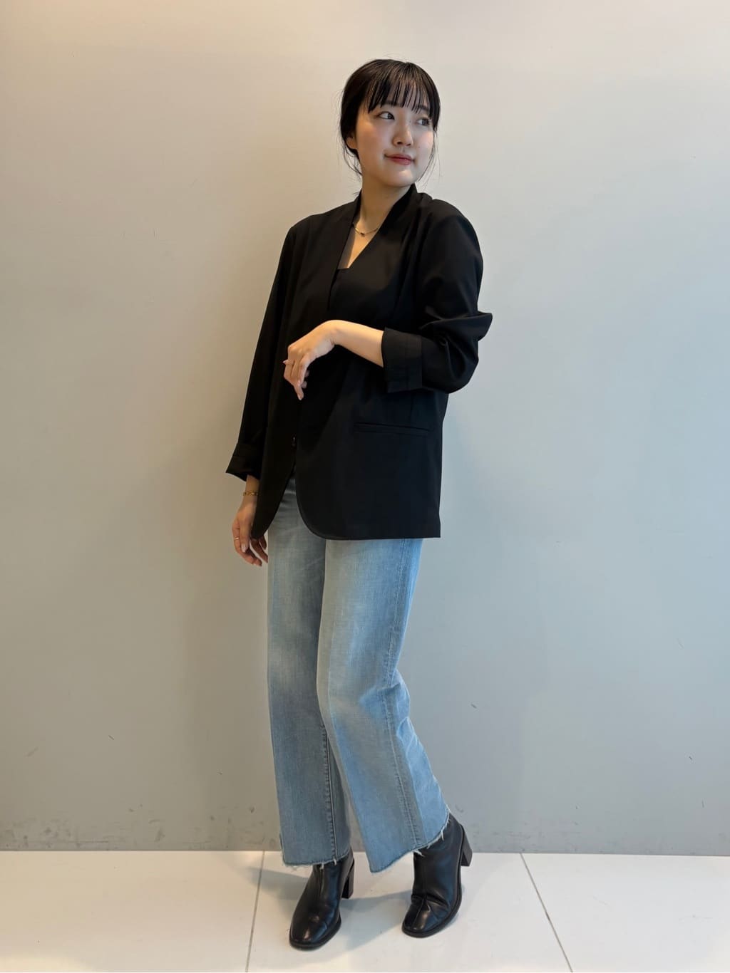 Akutagawaさんの「TAKEO KIKUCHI｜【ON／OFF兼用】CARREMANファブリック ノーカラージャケット」を使ったコーディネート