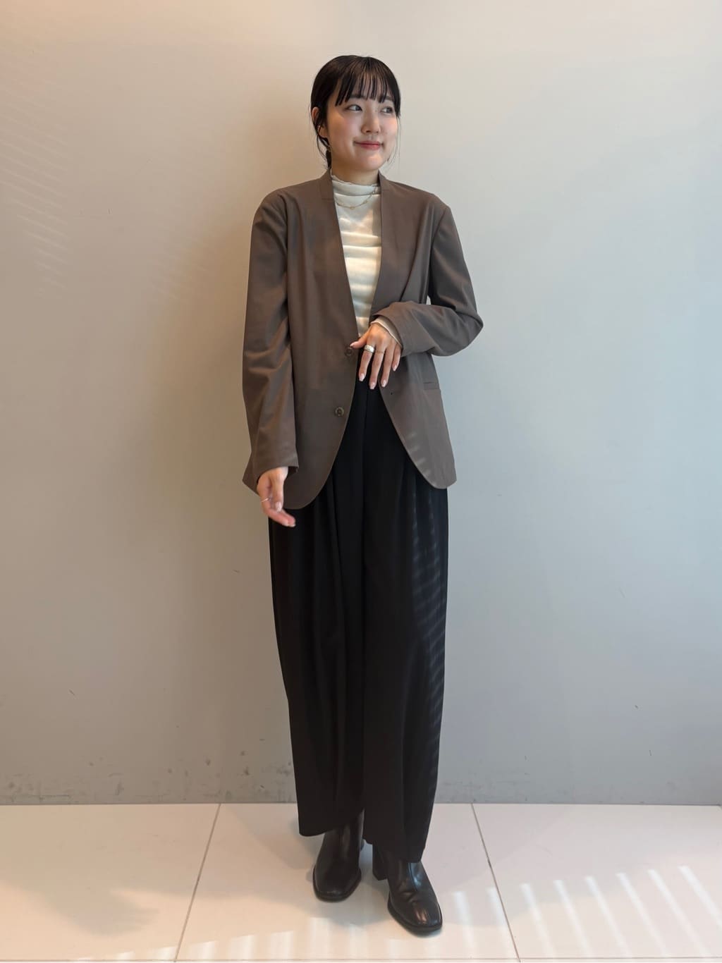 Akutagawaさんの「TAKEO KIKUCHI｜【ON／OFF兼用】CARREMANファブリック ノーカラージャケット」を使ったコーディネート