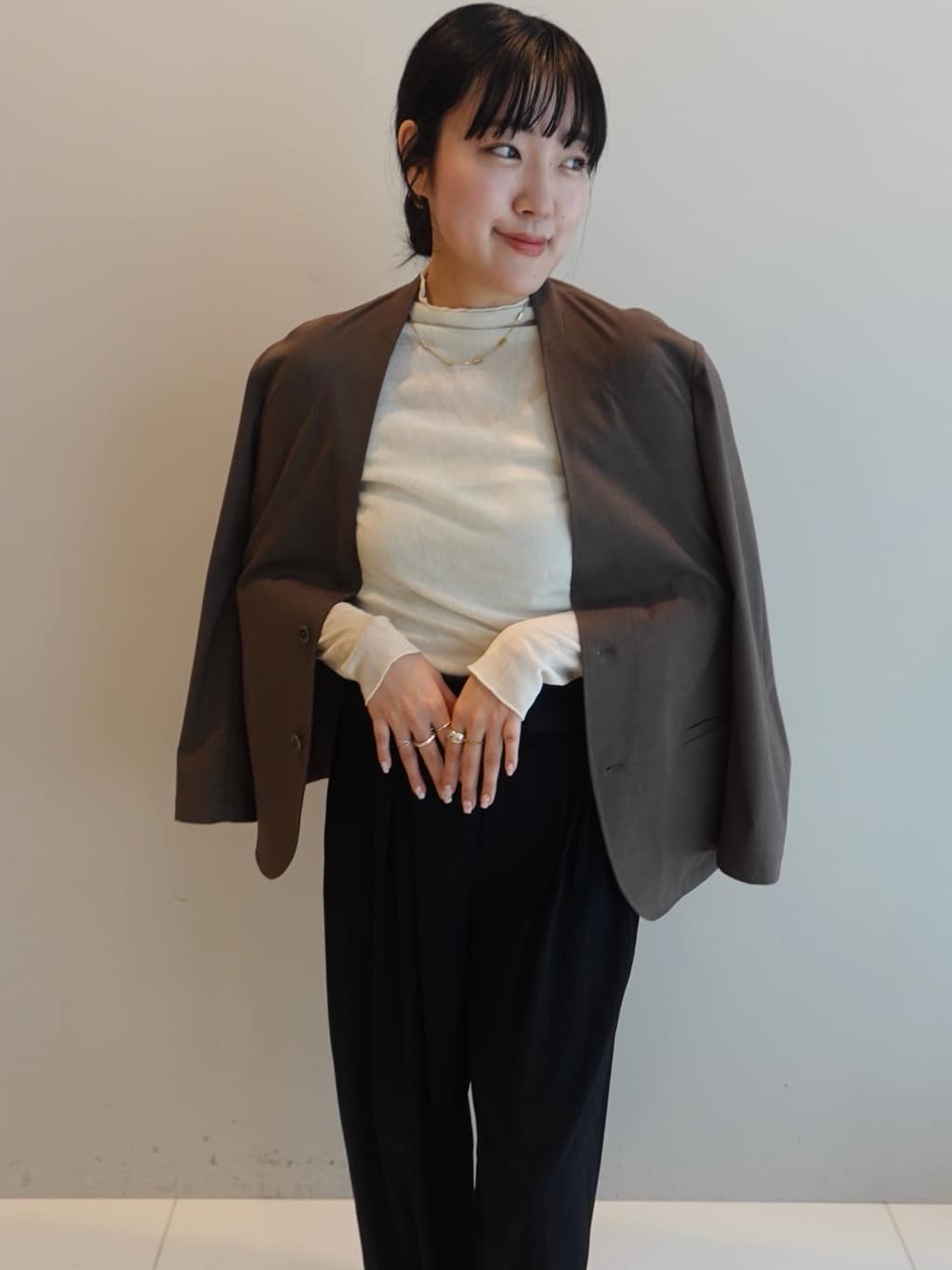 Akutagawaさんの「TAKEO KIKUCHI｜【ON／OFF兼用】CARREMANファブリック ノーカラージャケット」を使ったコーディネート