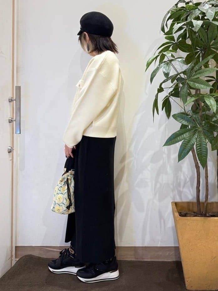 misakiさんの「SHOO･LA･RUE｜【洗濯機可/セットアップ可/毛玉になりにくい】心地よく穿ける ニットナロースカート」を使ったコーディネート