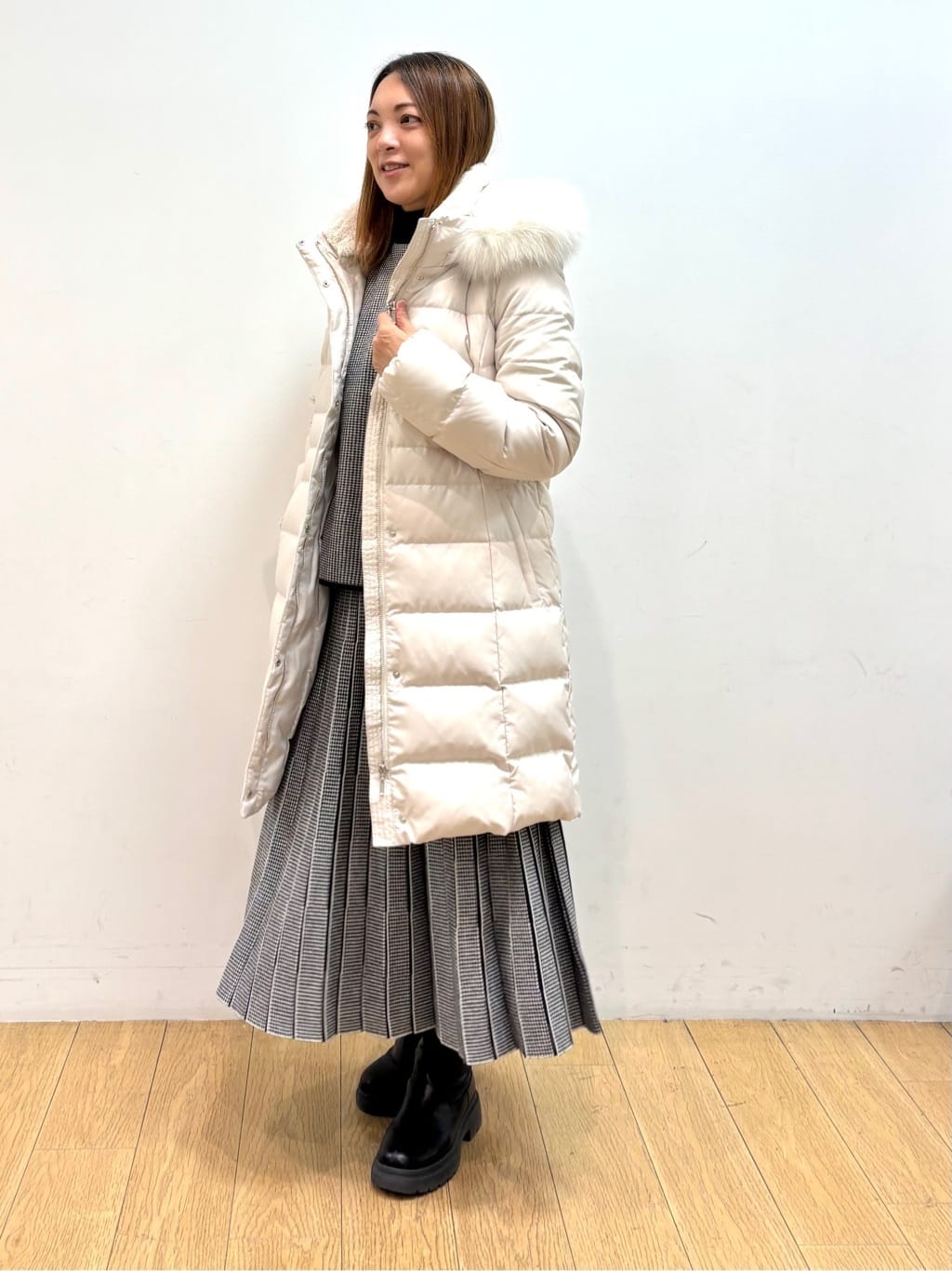 mikkoさんの「INDIVI｜【名品／撥水／抗菌防臭】ロング丈リサイクルダウンコート」を使ったコーディネート