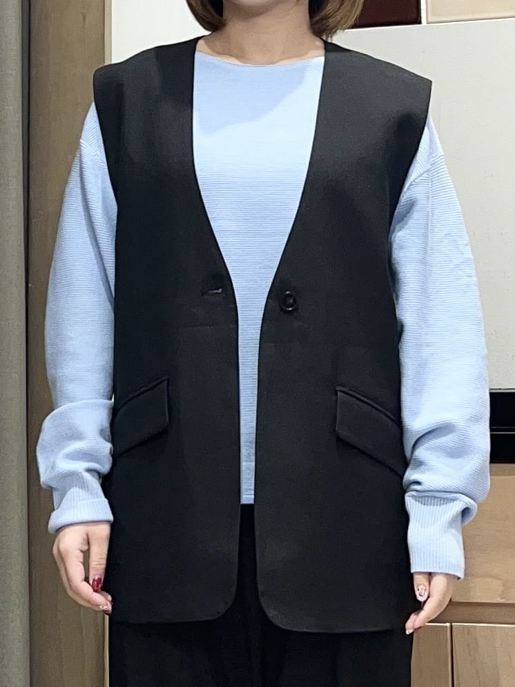 かのさんの「THE SHOP TK｜【通勤にもカジュアルにも】CAVIAN ジレ/セットアップ可」を使ったコーディネート