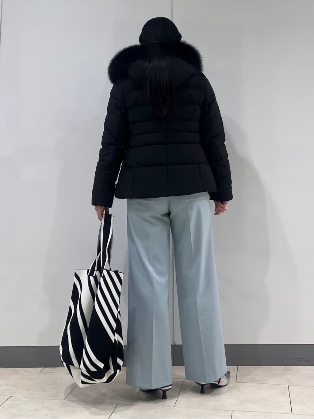hasuさんの「INDIVI｜【名品／撥水／抗菌防臭】ショート丈リサイクルダウンコート」を使ったコーディネート
