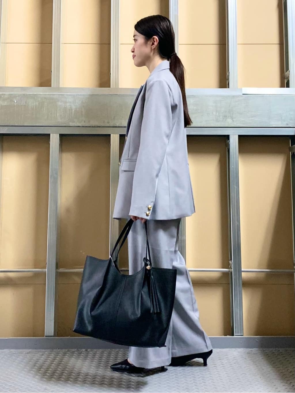 sahoさんの「THE SHOP TK｜【通勤にもデイリーにも】CAVIAN ベーシックワイドパンツ/セットアップ可」を使ったコーディネート