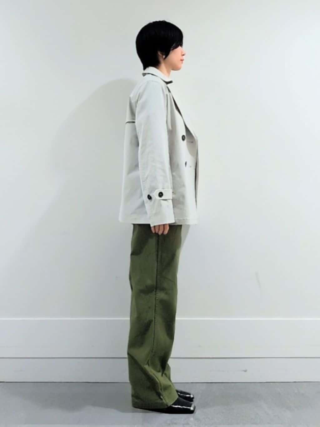 ミズタさんの「UNTITLED｜【定番人気/はっ水/洗える】タスランショートトレンチコート」を使ったコーディネート