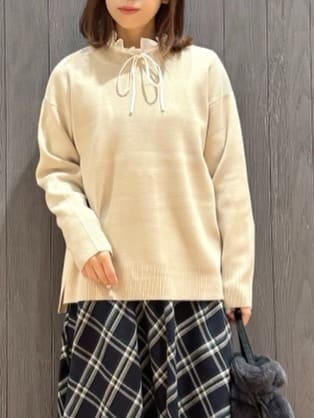 meiさんの「SHOO･LA･RUE｜【洗濯機可/セットアップ可】さりげないラメ使いで差をつける クルーネックニット」を使ったコーディネート