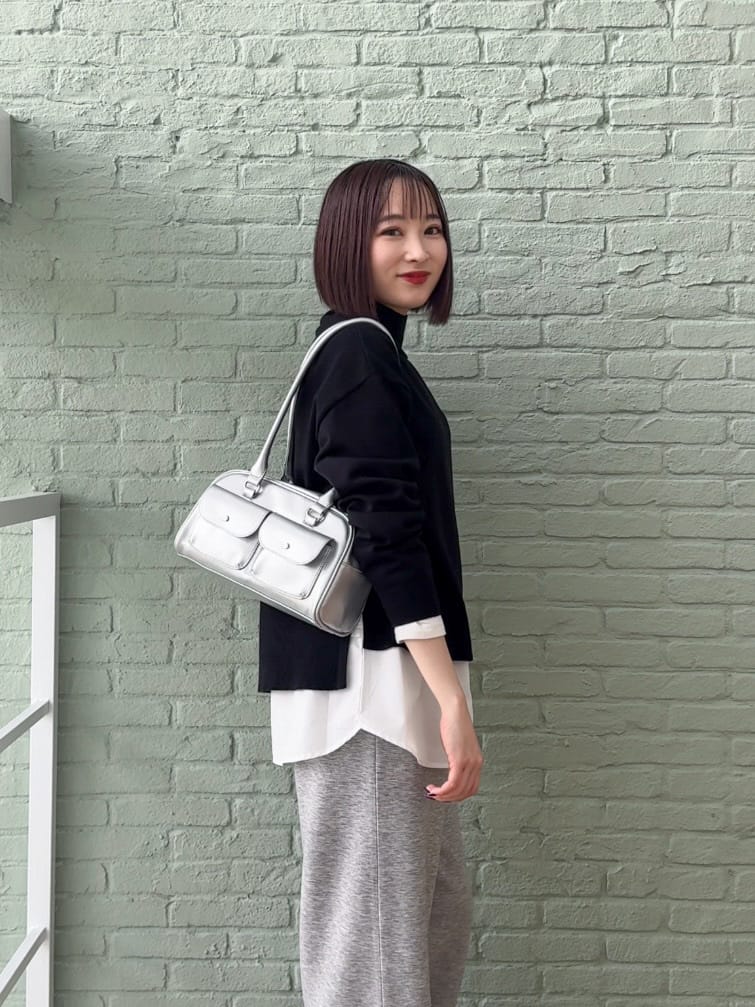 𝐜𝐡𝐢𝐤𝐚さんの「SHOO･LA･RUE｜【2点セット/洗濯機可/S-LL】着回しがきく もちもちハイネックニット+裾シャツインナー」を使ったコーディネート