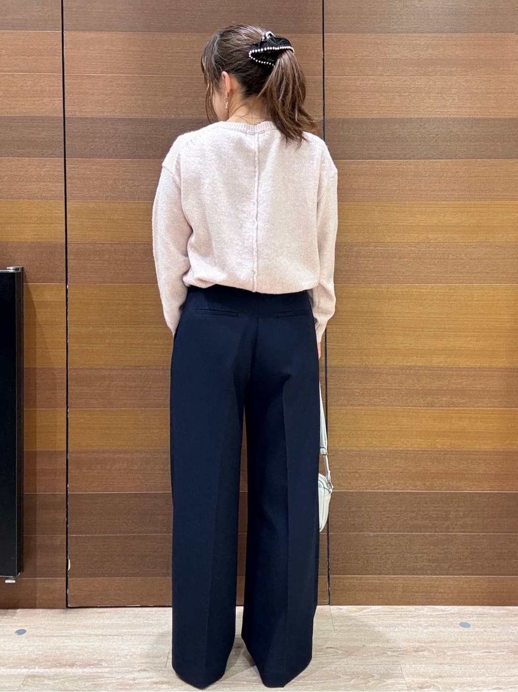 maichiさんの「OPAQUE.CLIP｜リラクシークルーネックニット【洗濯機OK】」を使ったコーディネート