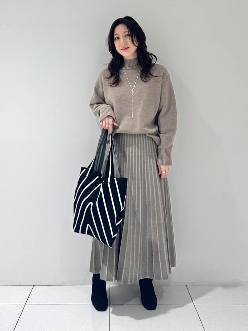 そんさんの「INDIVI｜【カシミヤ混】ミドルゲージ ハイネックニット」を使ったコーディネート