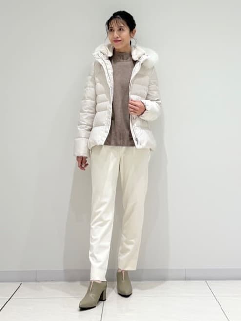 kayoさんの「INDIVI｜【名品／撥水／抗菌防臭】ショート丈リサイクルダウンコート」を使ったコーディネート