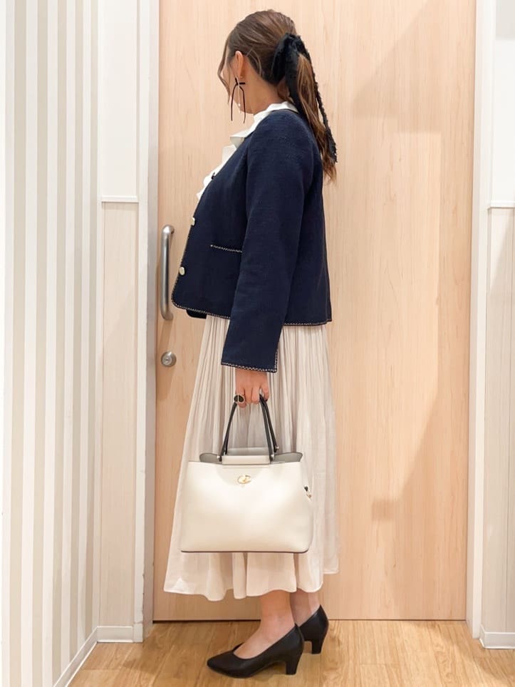 natsumiさんの「SHOO･LA･RUE｜【洗濯機可/着丈選べる】オンにもオフにも 軽やかプリーツスカート」を使ったコーディネート