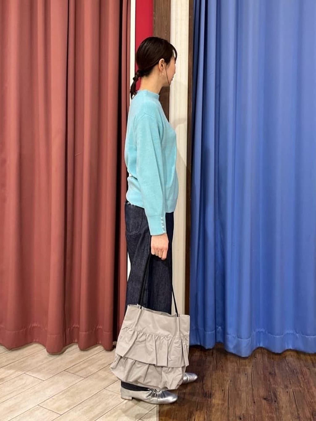 muさんの「SHOO･LA･RUE｜【毛玉になりにくい/洗濯機可/S-LL】お袖パールの上品ニット」を使ったコーディネート