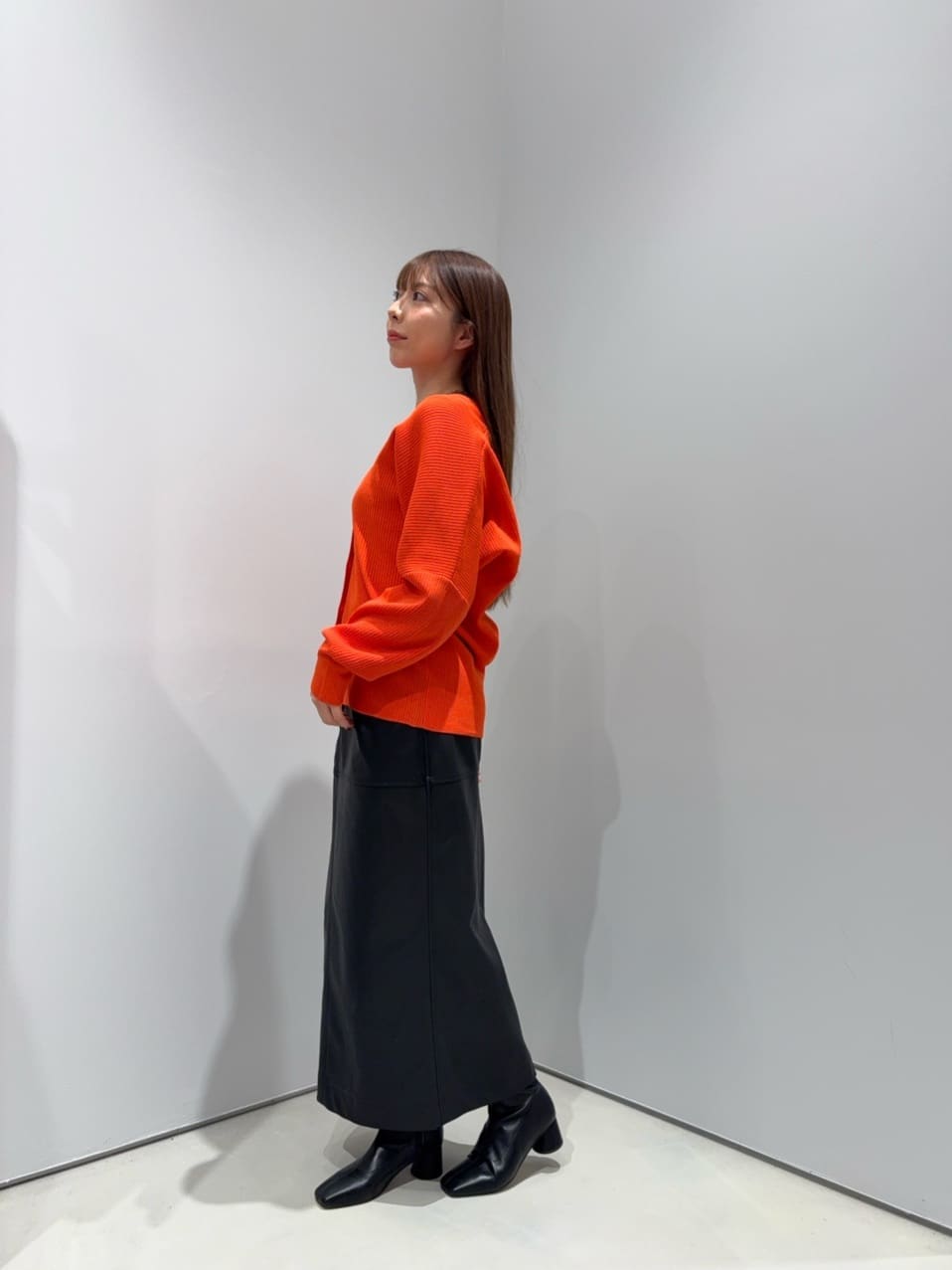 norimiさんの「INDIVI｜【セットアップ対応】シンセティックレザースカート」を使ったコーディネート