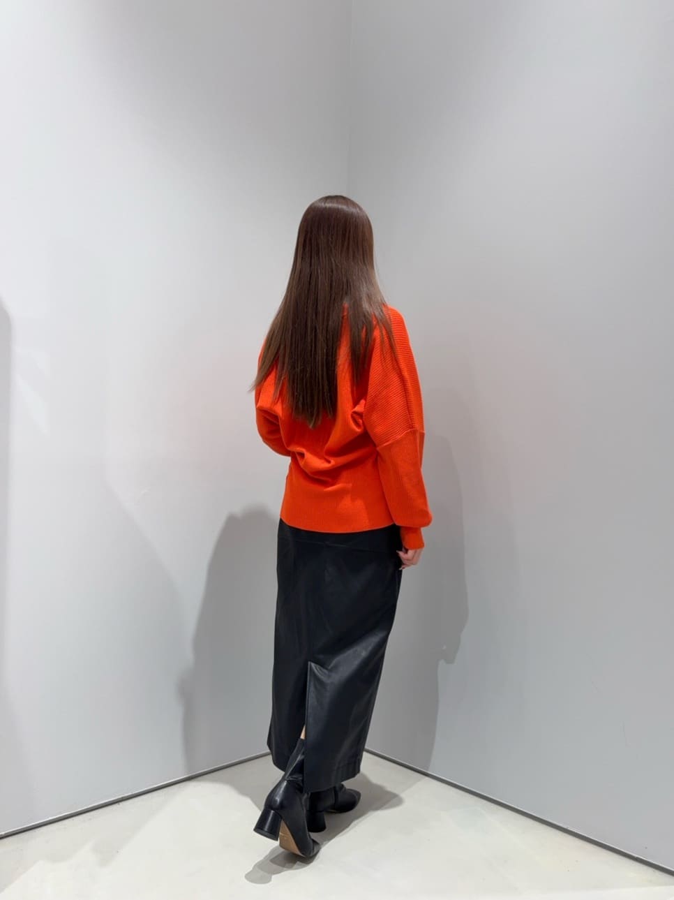 norimiさんの「INDIVI｜【セットアップ対応】シンセティックレザースカート」を使ったコーディネート