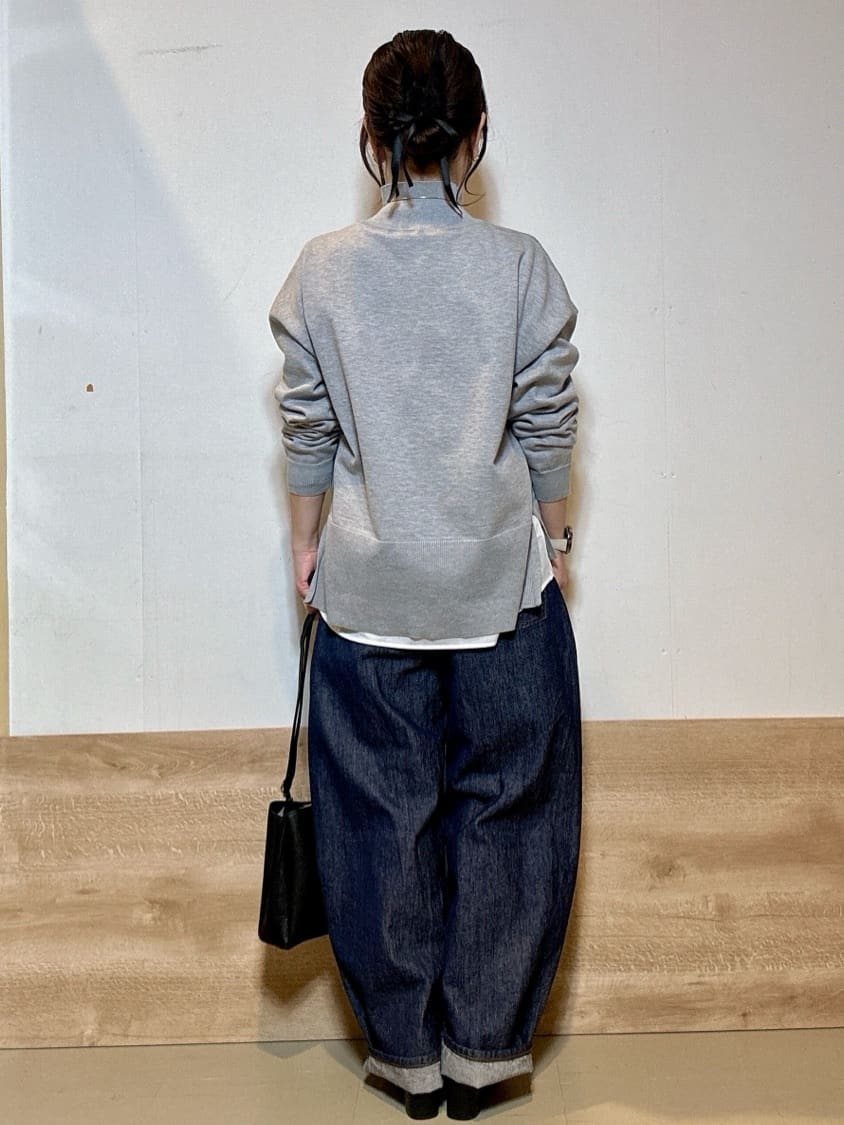 すずさんの「SHOO･LA･RUE｜【2点セット/洗濯機可/S-LL】着回しがきく もちもちハイネックニット+裾シャツインナー」を使ったコーディネート