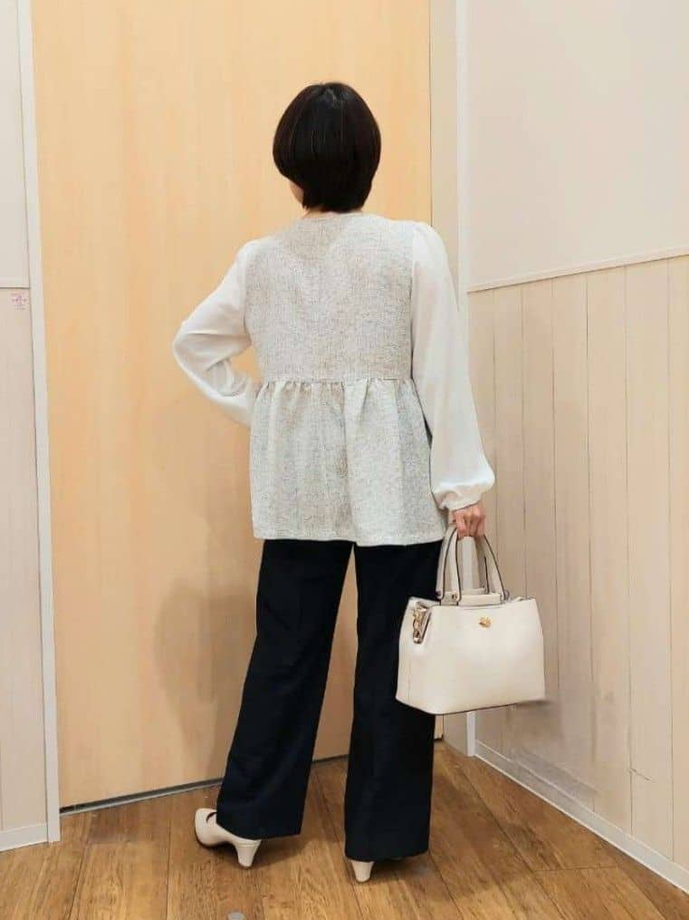 Kさんの「SHOO･LA･RUE｜【洗濯機可/セットアップ可】サラっと軽やか ワイドストレートパンツ」を使ったコーディネート