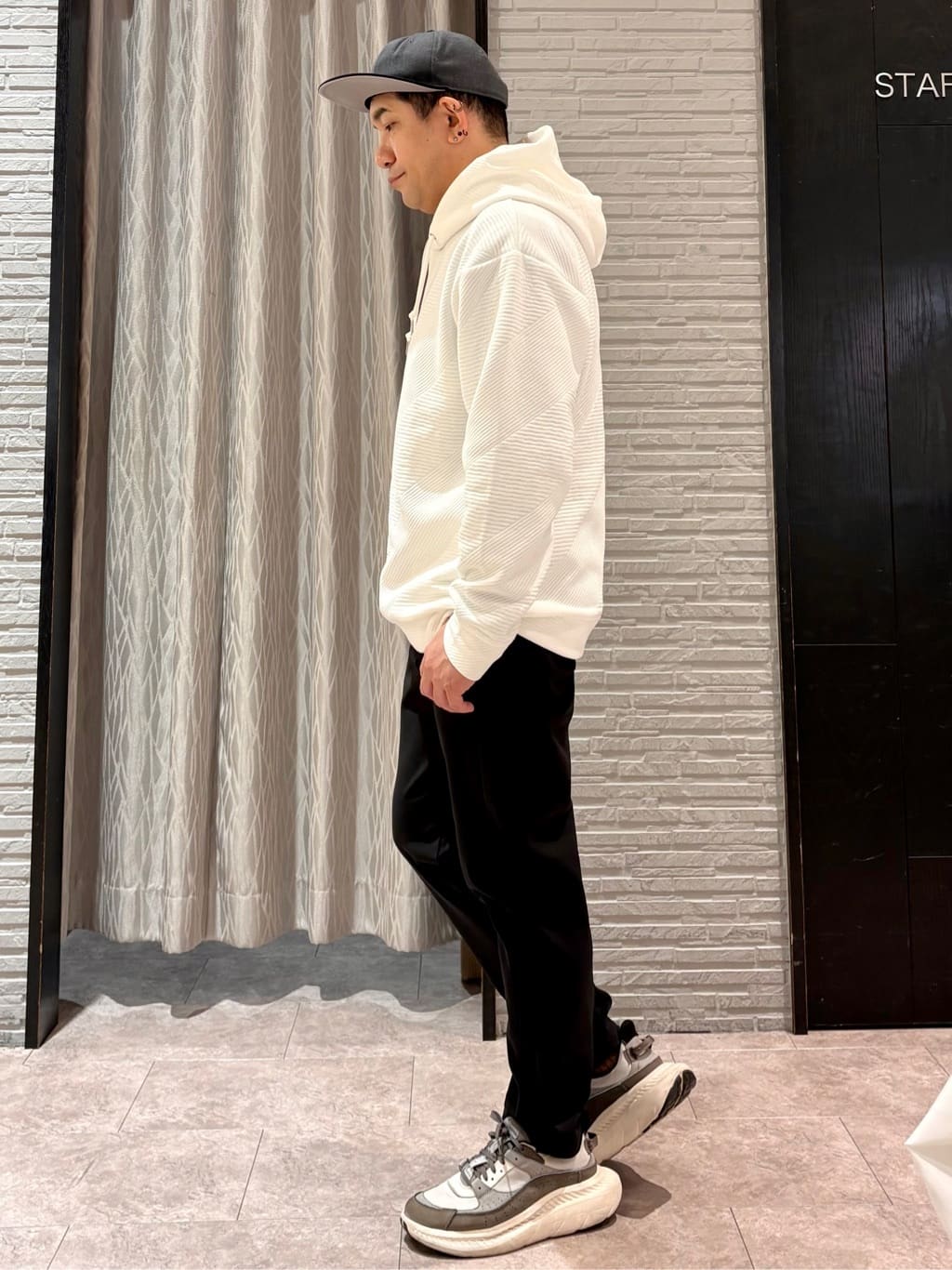 Pーyamaさんの「THE SHOP TK｜【さりげない表情が、品よく映える。】ふくれジャカードパーカ」を使ったコーディネート